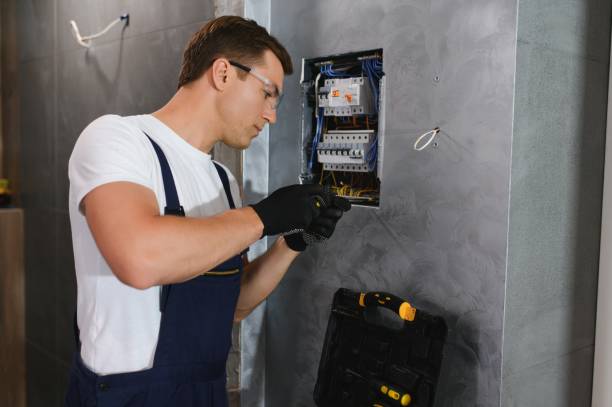 Best Licensed Electrician  in Montezuma, IA
